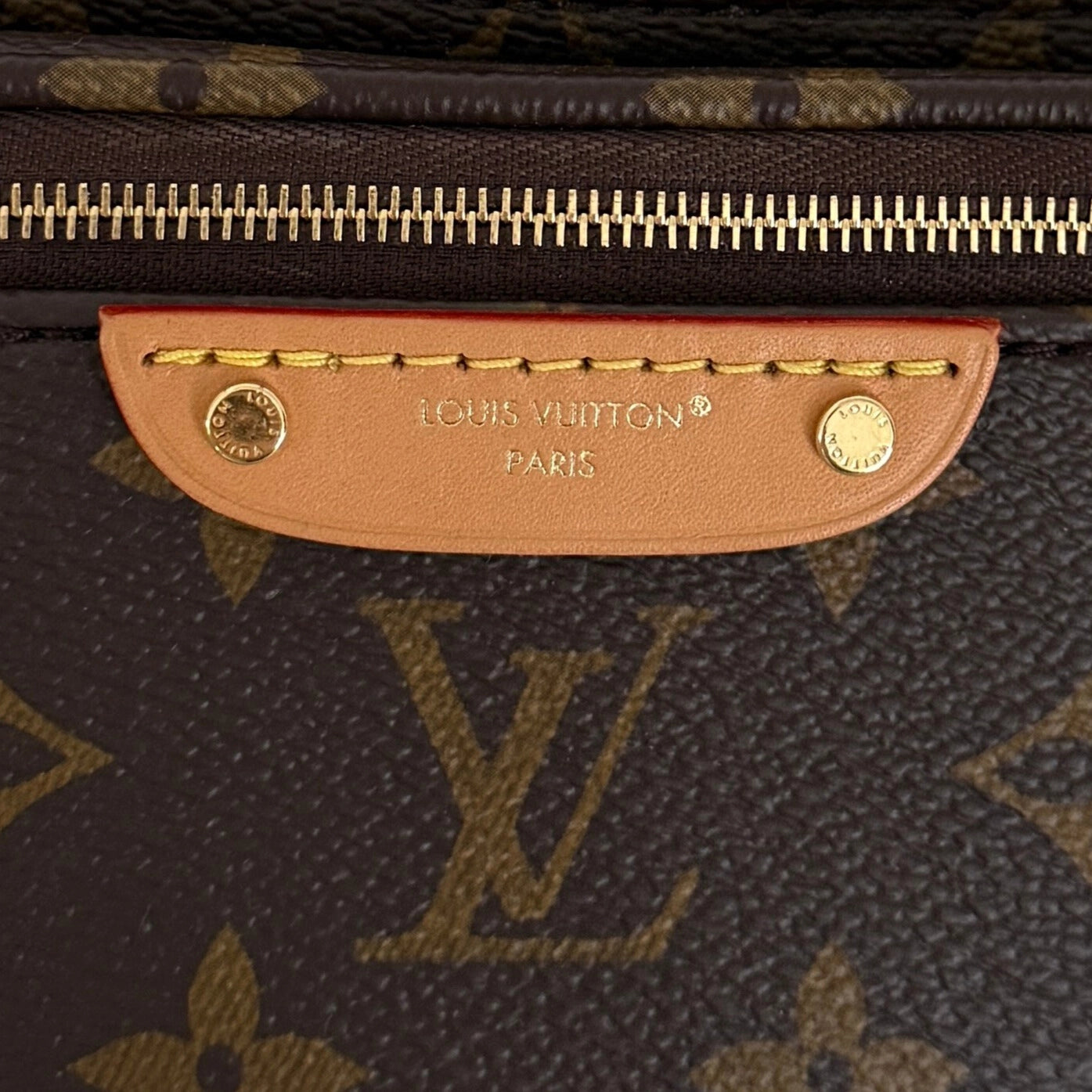 Louis Vuitton Mini Bauchtasche Monogram Canvas M82335 Braun / neuwertig Louis Vuitton