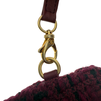Chanel 22 mittelgroße Hobobag aus Tweed Burgunderrot goldene Hardware / neuwertig Chanel