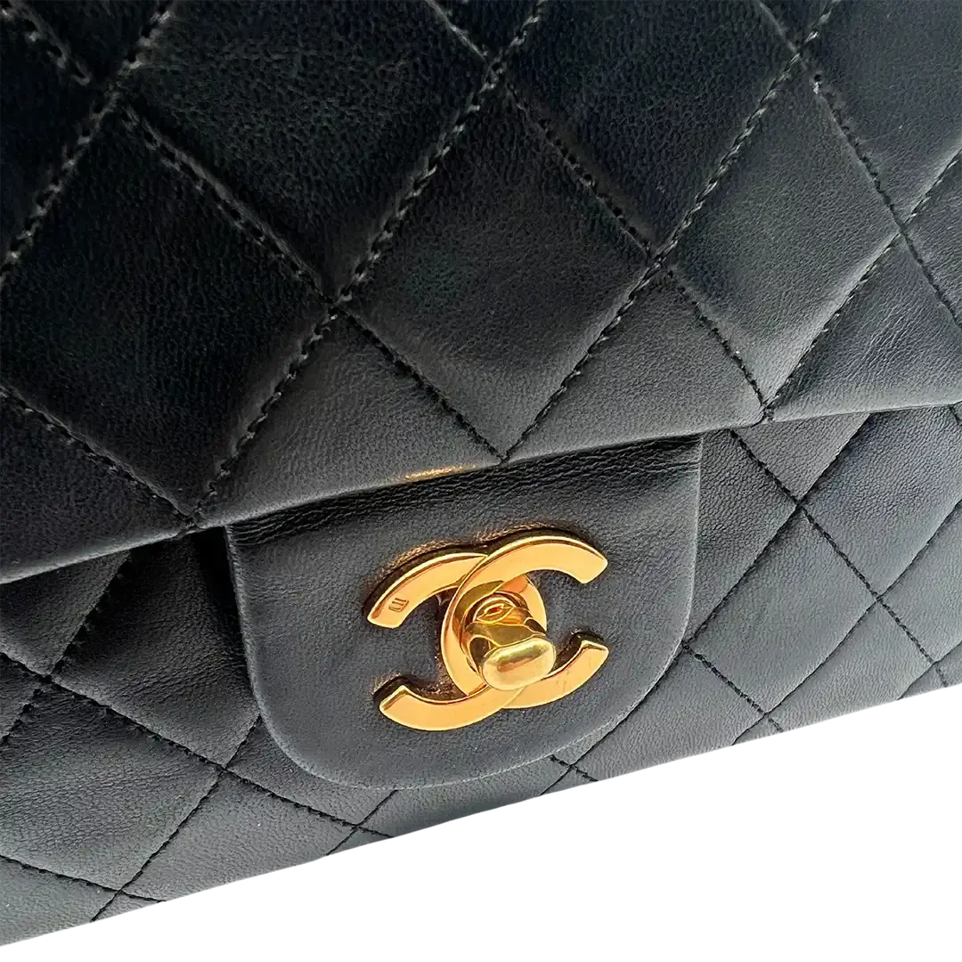 CHANEL 2.55 Double Flap 10" Chain Shoulder Bag schwarzes Lammleder / gut Chanel