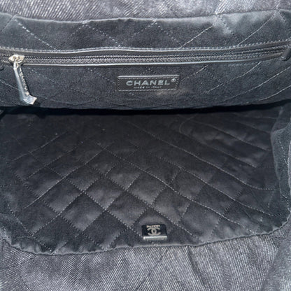 Chanel 22 mittelgroße Hobobag aus Denim Schwarz silberne Hardware / neuwertig Chanel