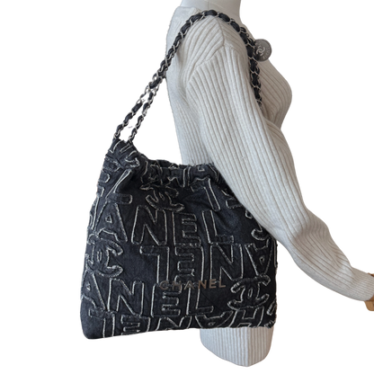 Chanel 22 mittelgroße Hobobag aus Denim Schwarz silberne Hardware / neuwertig Chanel