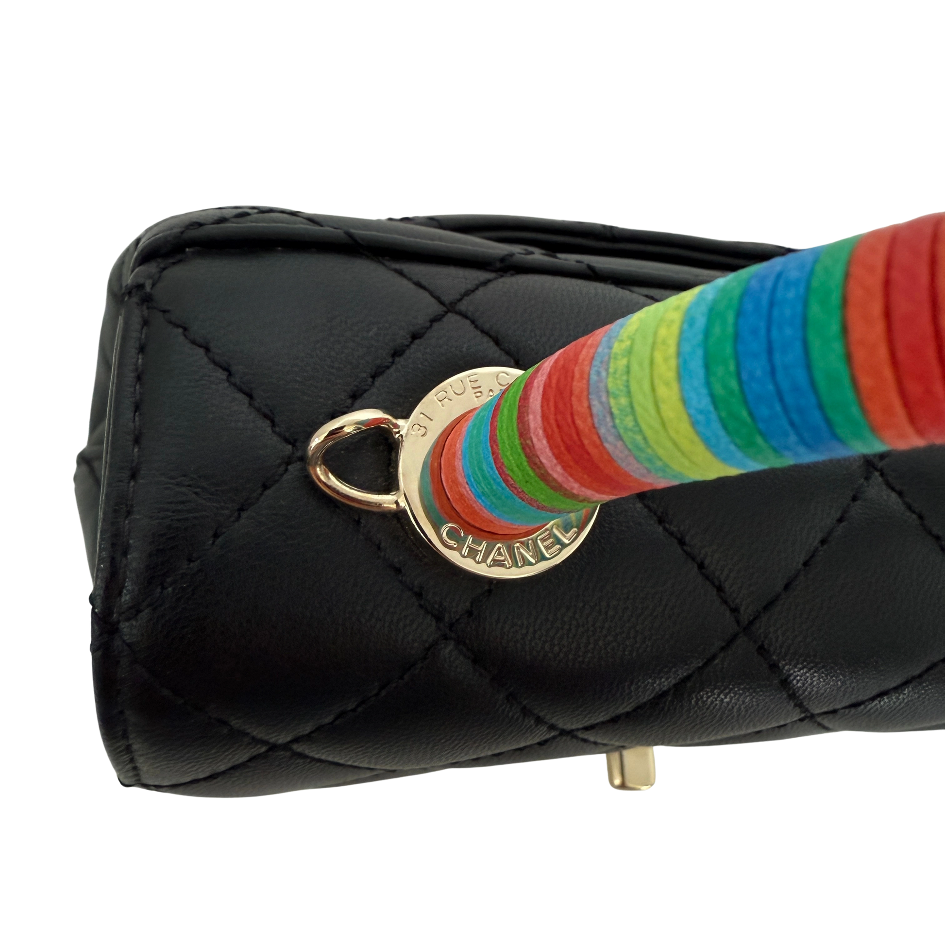 Chanel Mini Flap Bag mit Rainbow Top Handle Lammleder Schwarz / neuwertig Chanel