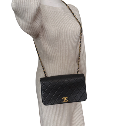 Chanel Timeless Single Flap Small Schwarz Lammleder mit ID Card / gut Produkt