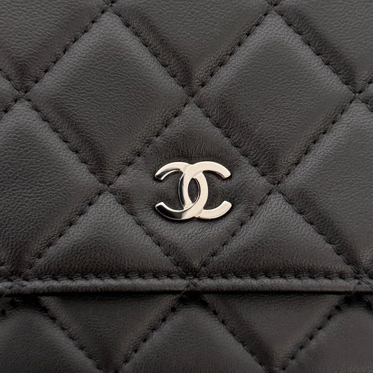 Chanel Wallet on Chain Bag Lammleder Schwarz silberne Hardware / neuwertig Chanel