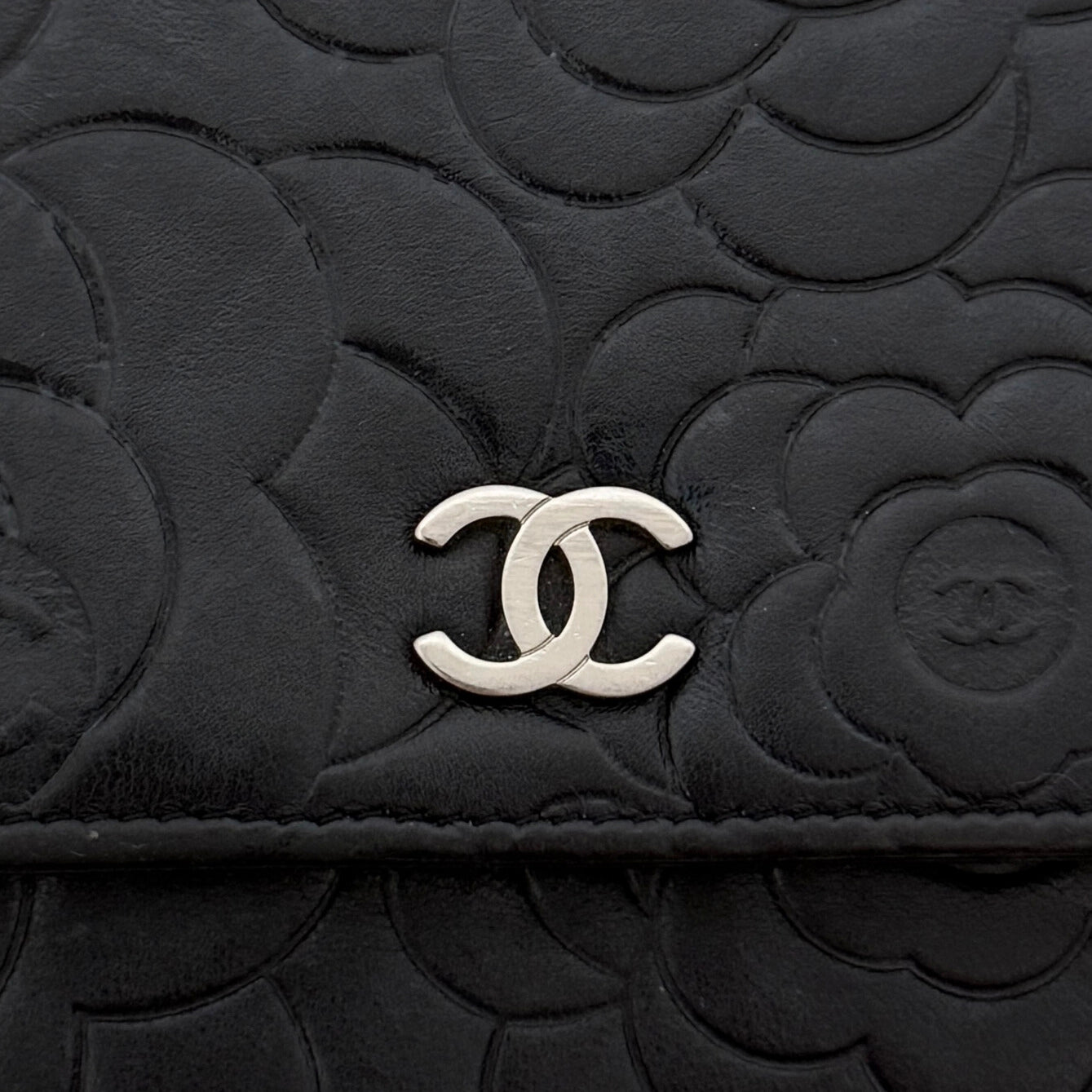 Chanel Wallet On Chain Camellia Lammleder Schwarz goldene Hardware / sehr gut Chanel