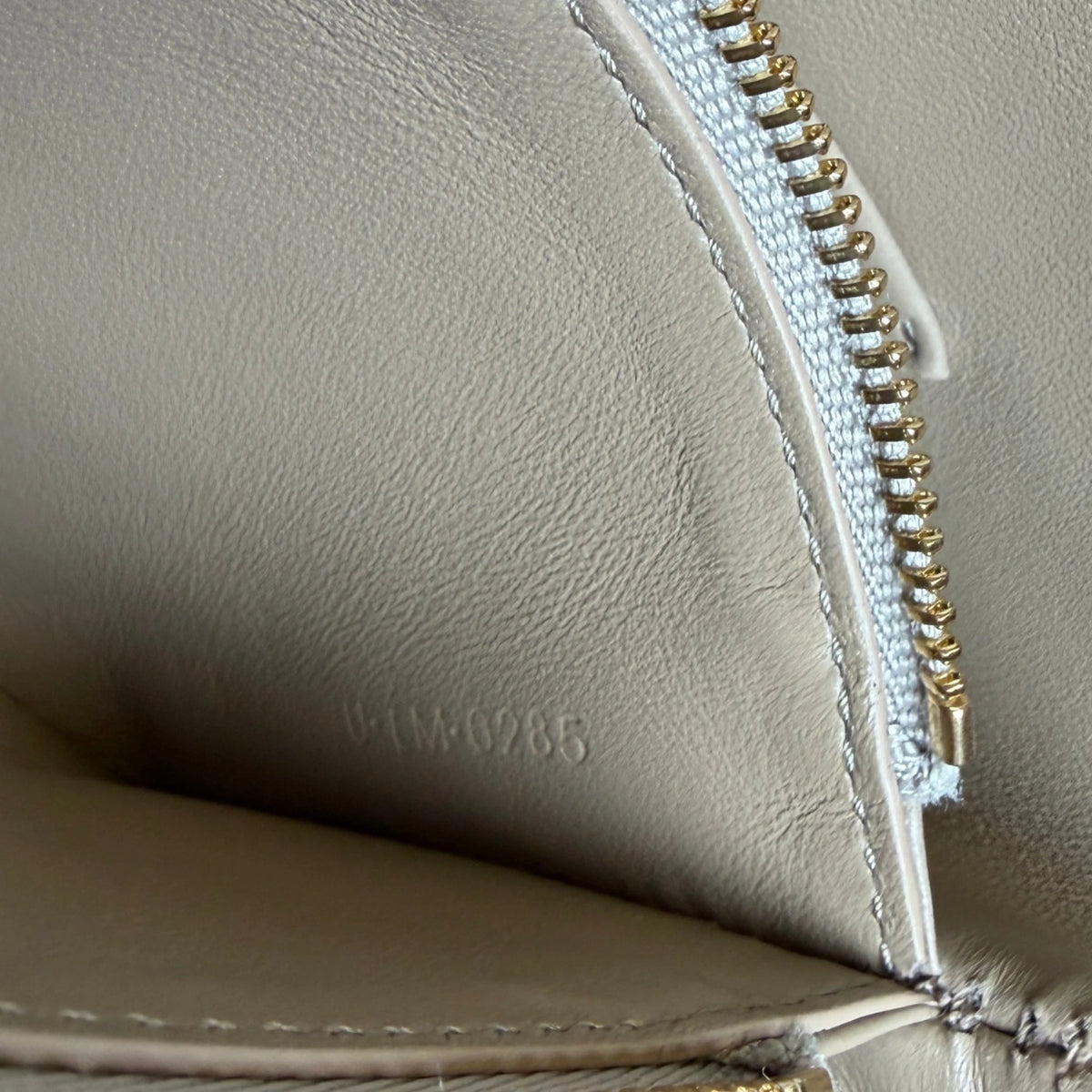 Celine Teen Nino Bag genarbtes Kalbsleder Safari Taupe Gold