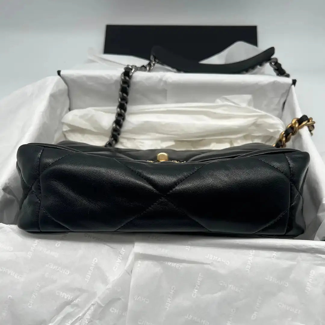 Chanel 19 Flap Bag Small Tasche Lammleder schwarz /  neu - Echtheitscheck
