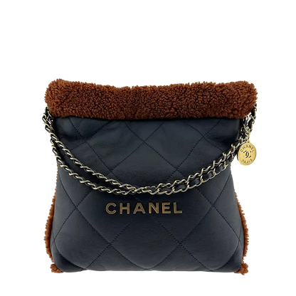 Chanel 22 kleine Hobobag aus Lammleder mit Lammfell / neuwertig Chanel