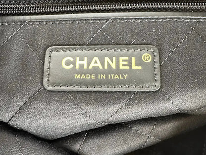 Chanel 22 kleine Hobobag schwarz weiß gestreift 2024 / neuwertig Chanel