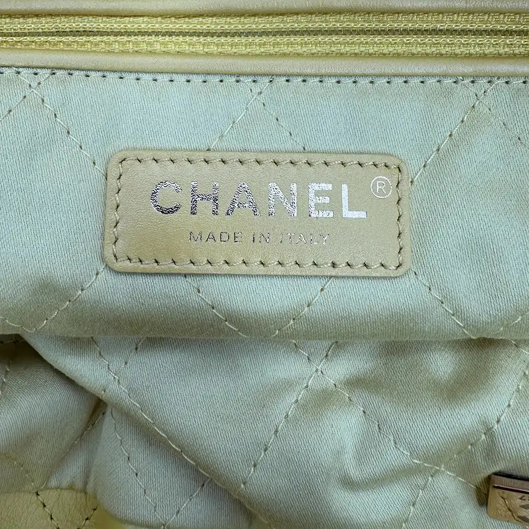 Chanel 22 mittelgroße Tasche Kalbsleder gelb / neuwertig Chanel