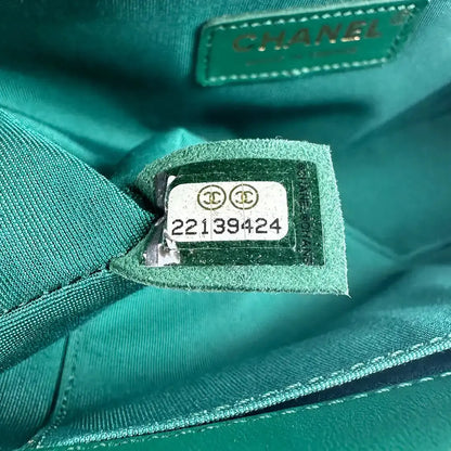 Chanel Boy Medium Lammleder grün Fullset / sehr gut Chanel
