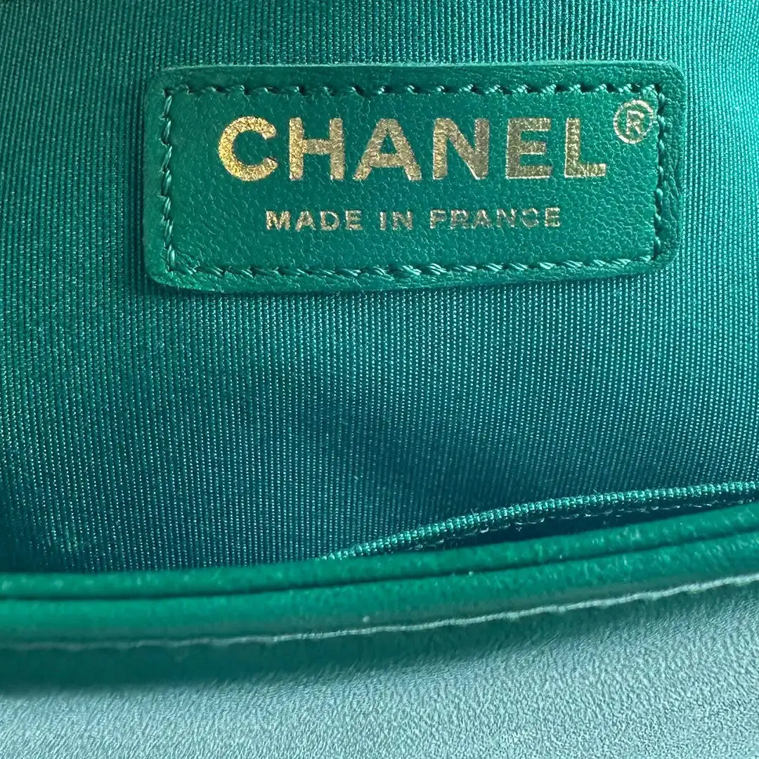 Chanel Boy Medium Lammleder grün Fullset / sehr gut Chanel