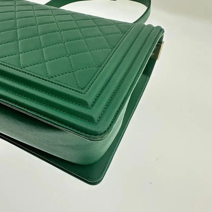 Chanel Boy Medium Lammleder grün Fullset / sehr gut Chanel