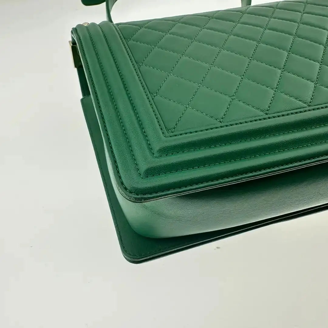Chanel Boy Medium Lammleder grün Fullset / sehr gut Chanel