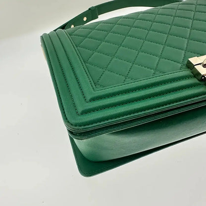 Chanel Boy Medium Lammleder grün Fullset / sehr gut Chanel