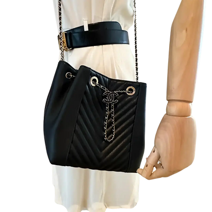 Chanel Bucket Bag Drawstring  Chevron Kalbsleder / sehr gut Chanel