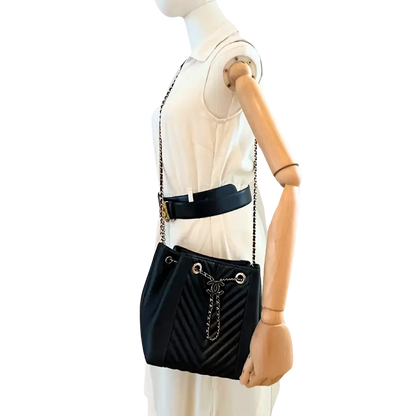 Chanel Bucket Bag Drawstring  Chevron Kalbsleder / sehr gut Chanel