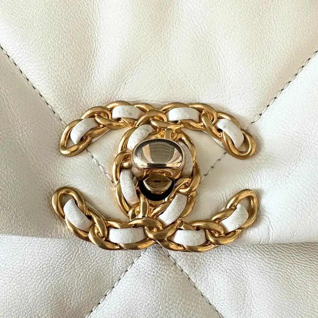 Chanel Chanel 19 Maxitasche Lammleder weiß / sehr gut Chanel