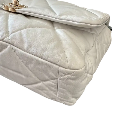 Chanel Chanel 19 Maxitasche Lammleder weiß / sehr gut Chanel