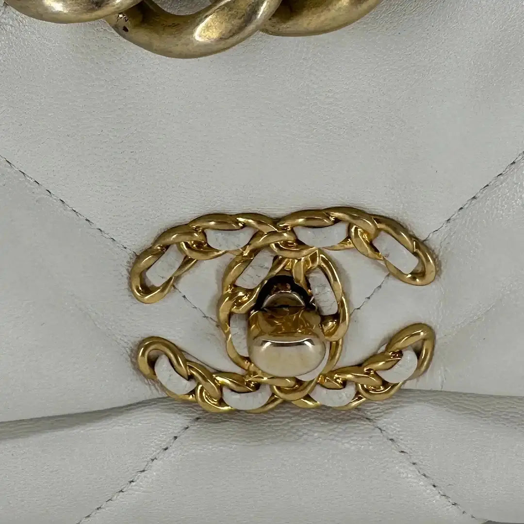 Chanel Chanel 19 Maxitasche Lammleder weiß / sehr gut Chanel