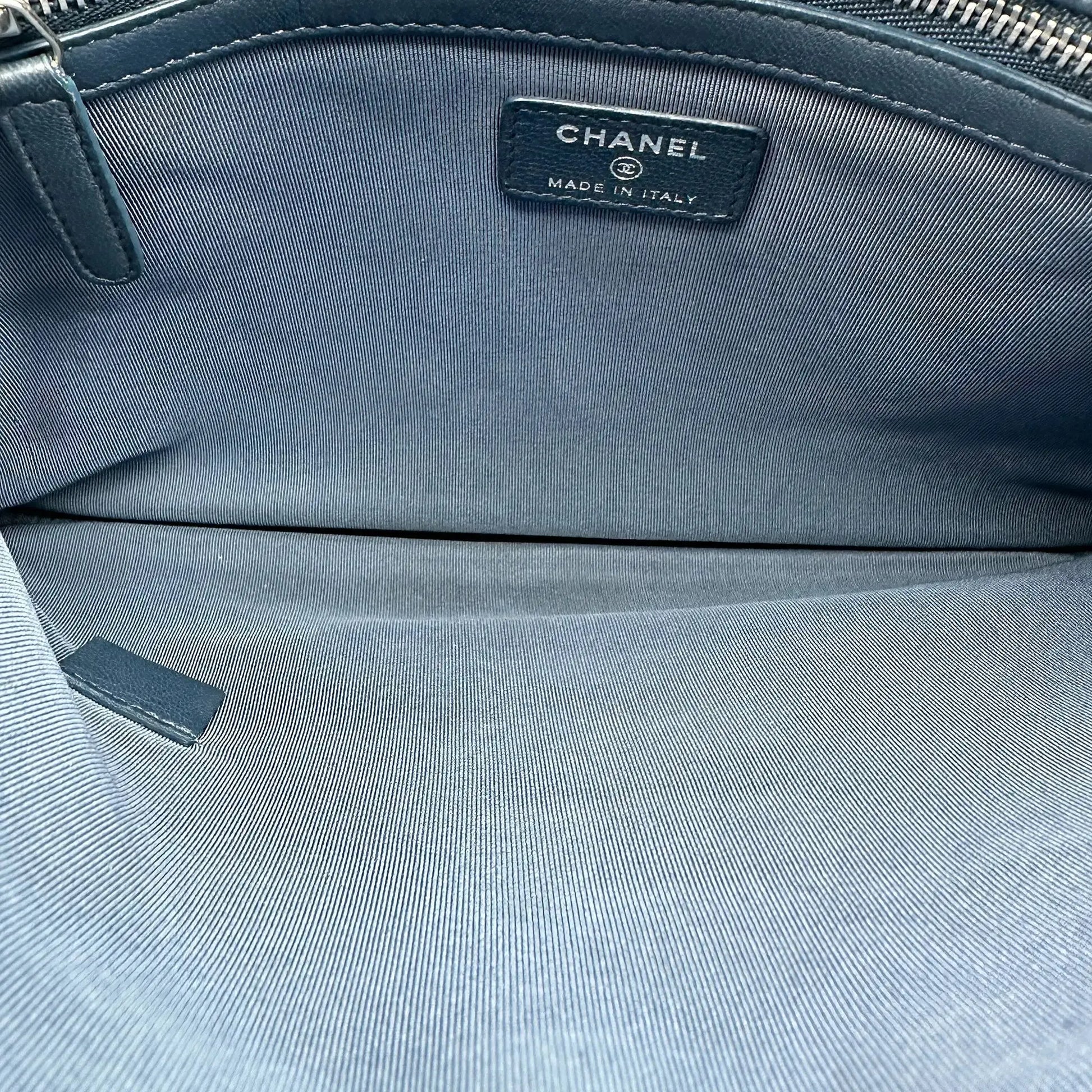Chanel Coco Mark Pouch Matelasse Clutch dunkelblau / sehr gut Chanel
