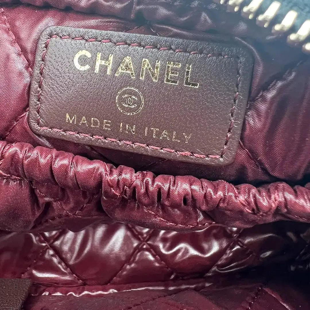 Chanel Kosmetiktasche CC Schnalle Leder / neu Chanel