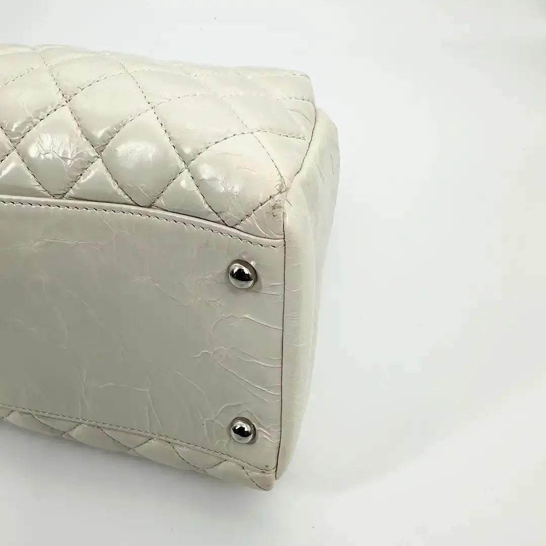 Chanel Mademoiselle Lackleder Tasche weiß / akzeptabel Chanel