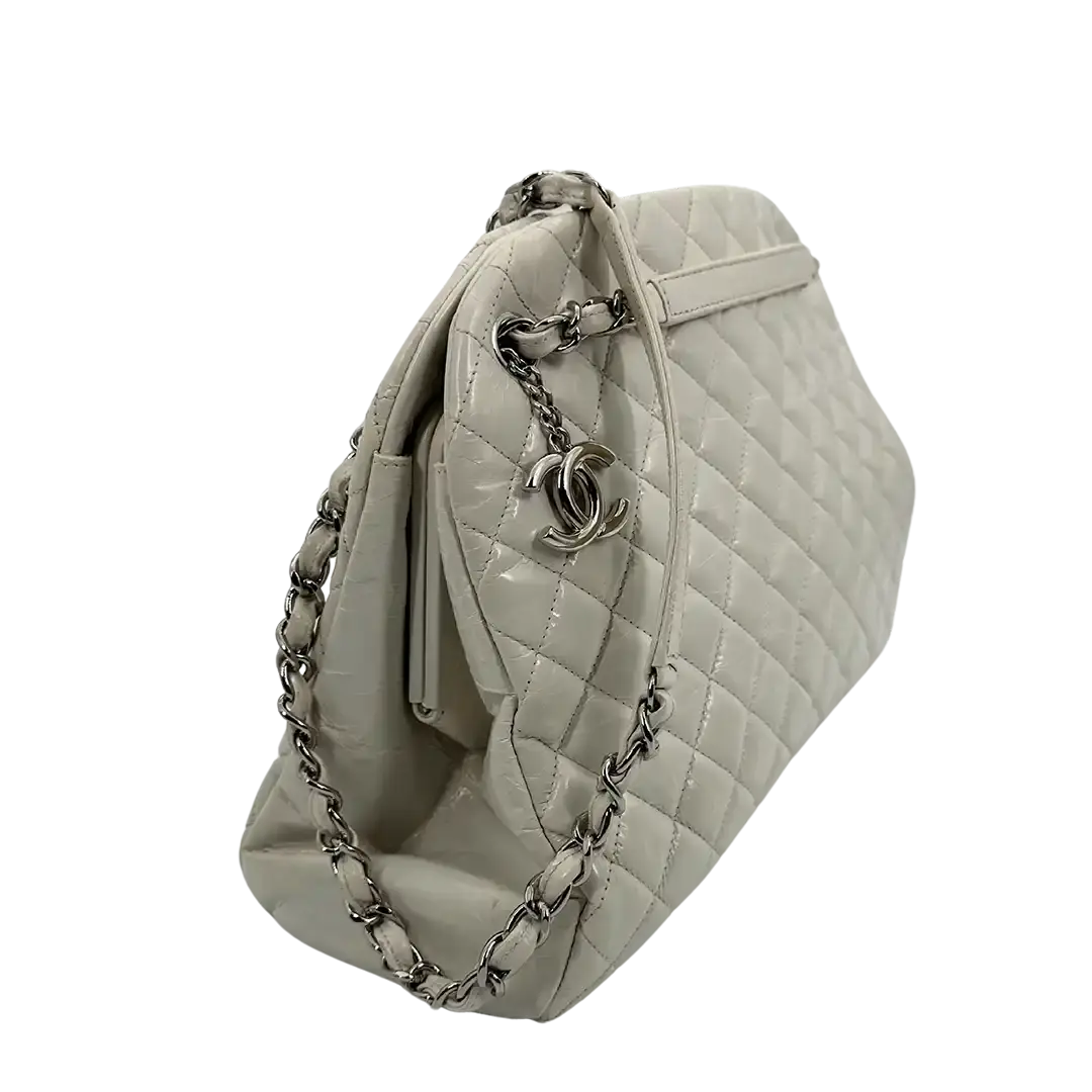 Chanel Mademoiselle Lackleder Tasche weiß / akzeptabel Chanel