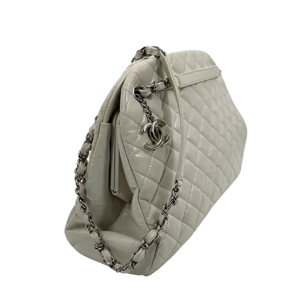 Chanel Mademoiselle Lackleder Tasche weiß / akzeptabel Chanel