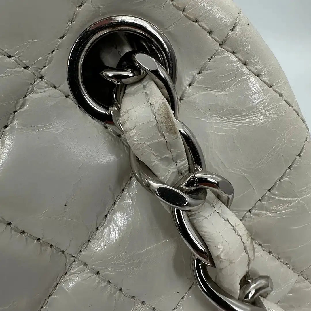 Chanel Mademoiselle Lackleder Tasche weiß / akzeptabel Chanel