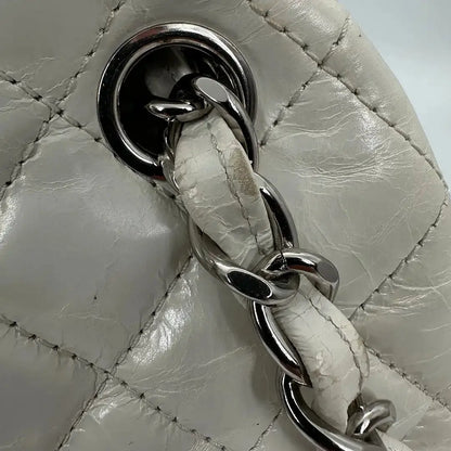 Chanel Mademoiselle Lackleder Tasche weiß / akzeptabel Chanel
