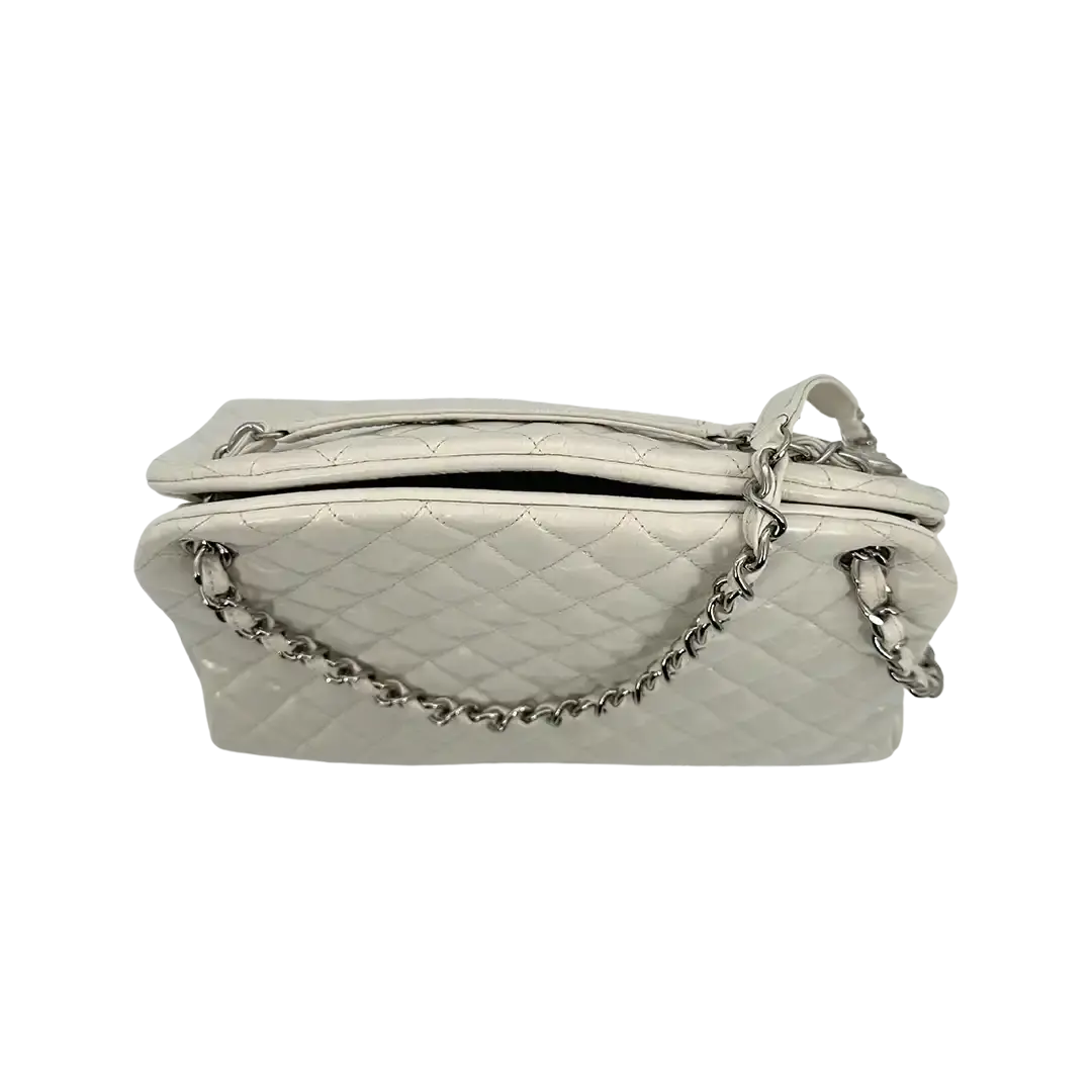 Chanel Mademoiselle Lackleder Tasche weiß / akzeptabel Chanel