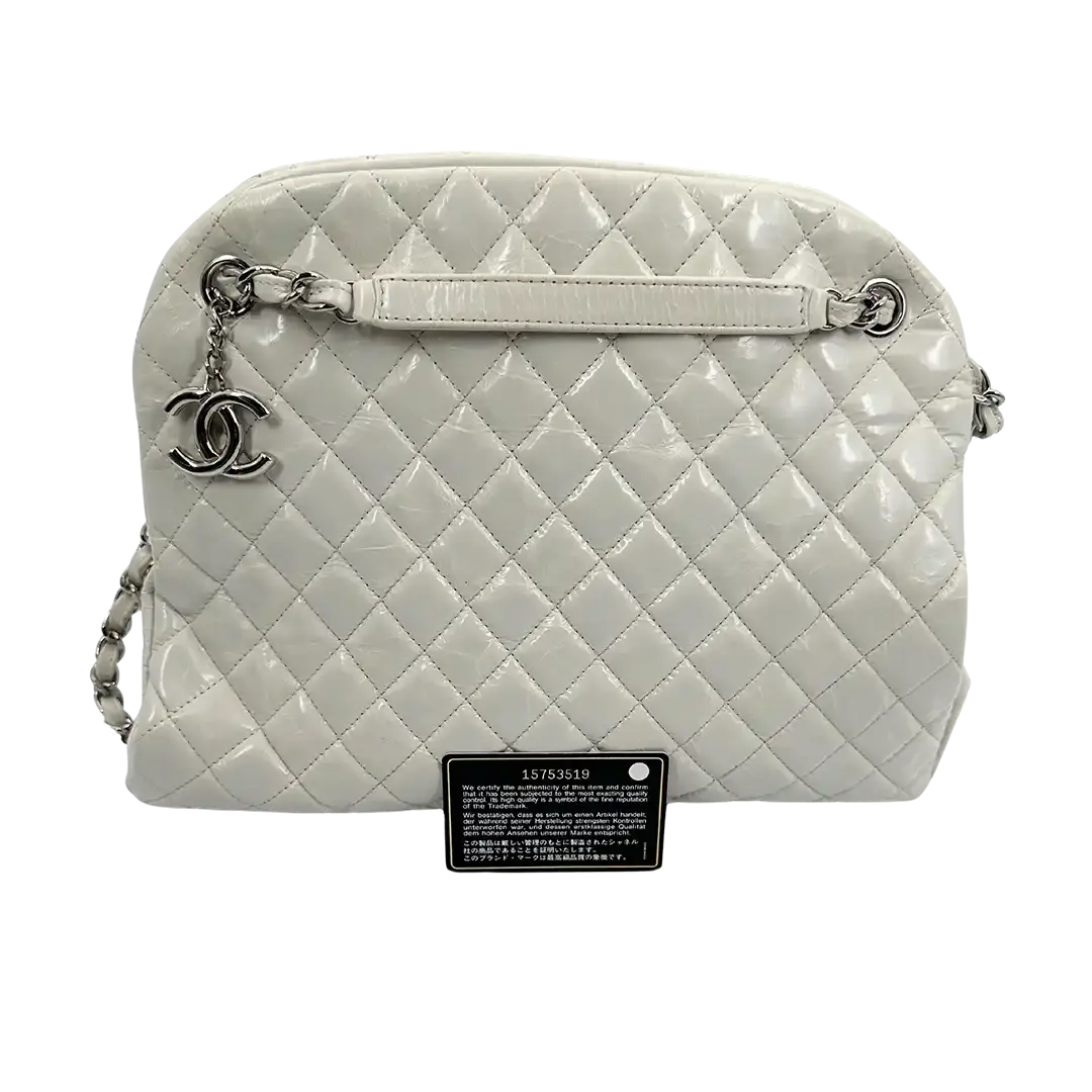 Chanel Mademoiselle Lackleder Tasche weiß / akzeptabel Chanel