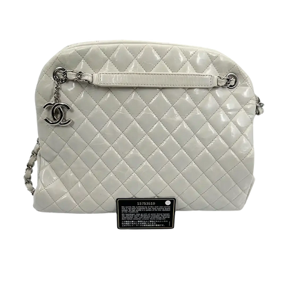 Chanel Mademoiselle Lackleder Tasche weiß / akzeptabel Chanel