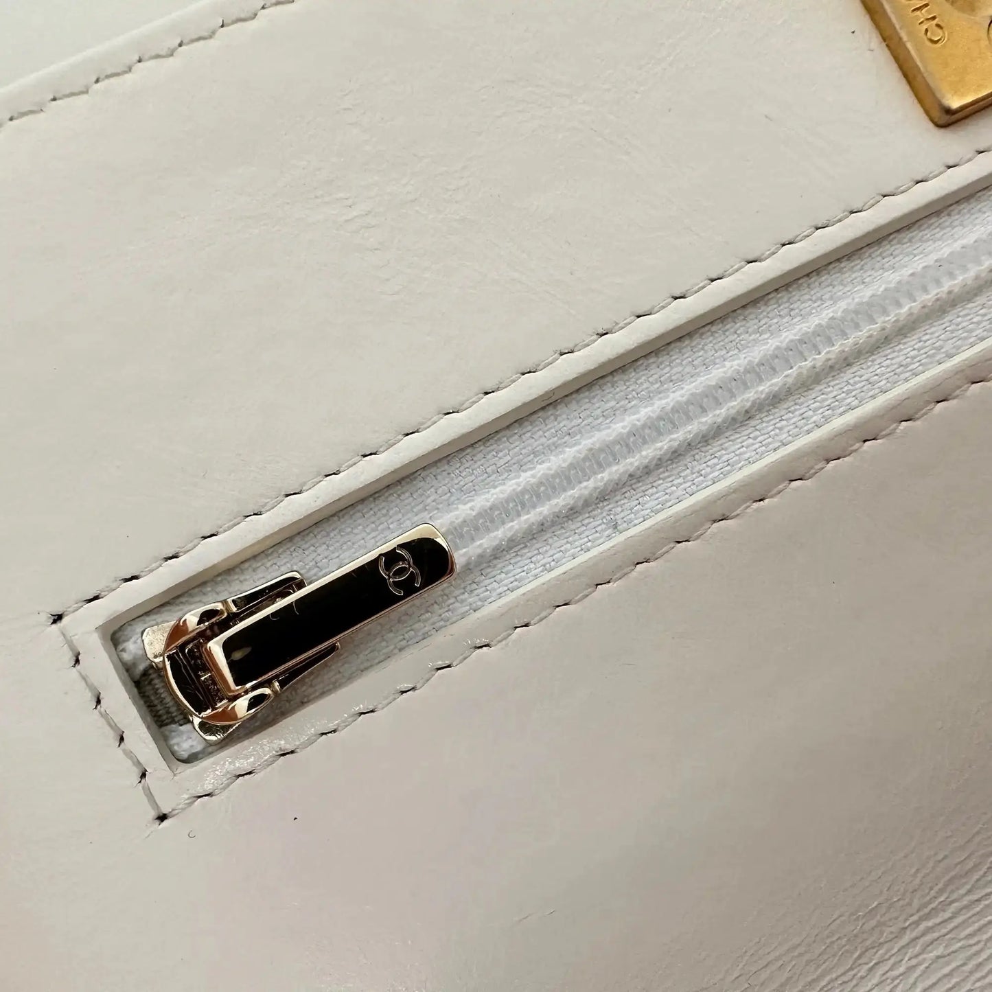 Chanel Multicolor Top Handle Wallet on Chain weiß / gut Chanel