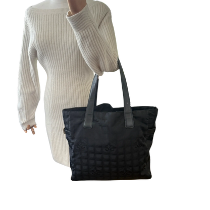 Chanel New Travel Line Tote Bag Schwarz / sehr gut Chanel