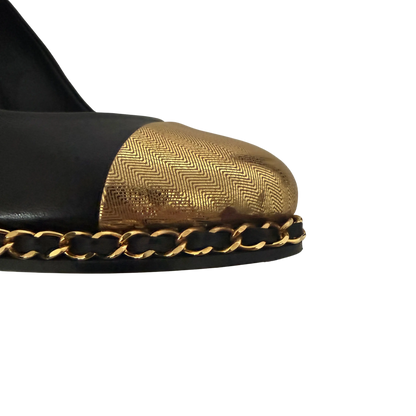 Chanel Pumps Black/Metallic Gold Leather Cap Chain Link Größe 38 1/2 / guter Zustand Chanel