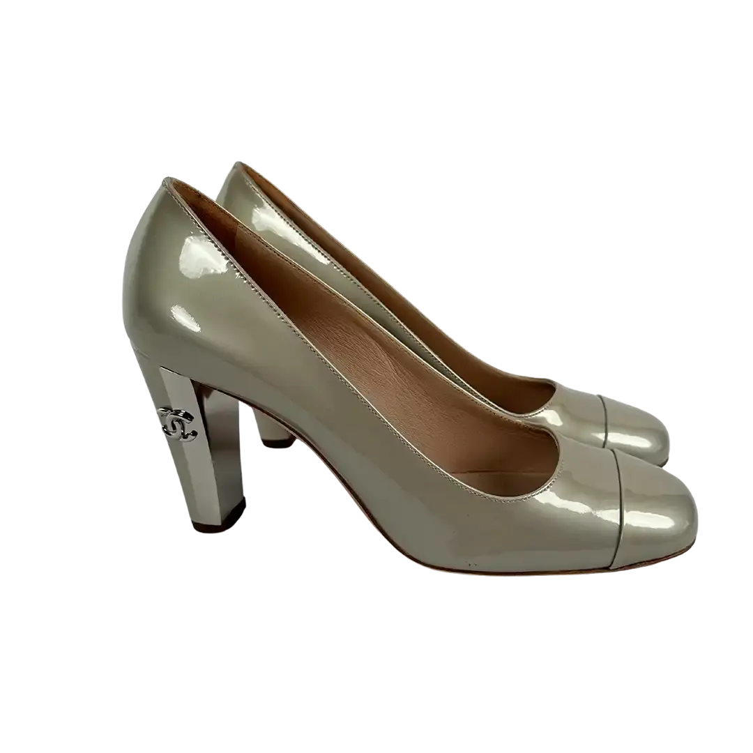 Chanel Pumps Metallic silber Größe 38 / ungetragen Chanel