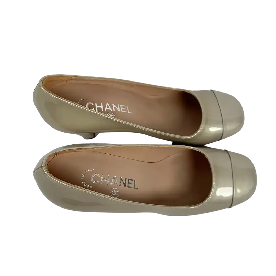 Chanel Pumps Metallic silber Größe 38 / ungetragen Chanel