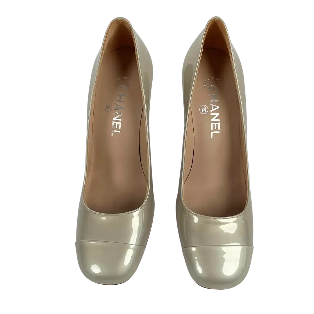 Chanel Pumps Metallic silber Größe 38 / ungetragen Chanel