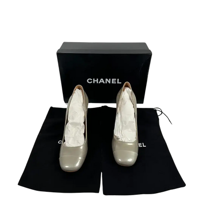 Chanel Pumps Metallic silber Größe 38 / ungetragen Chanel