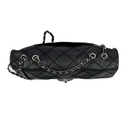 Chanel Timeless Baguette Ultimate Stitch Schultertasche schwarz / neuwertig Chanel