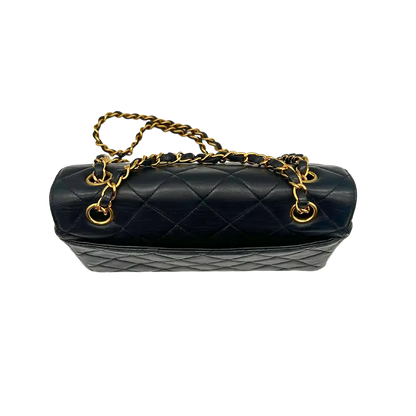 Chanel Vintage Bag oben