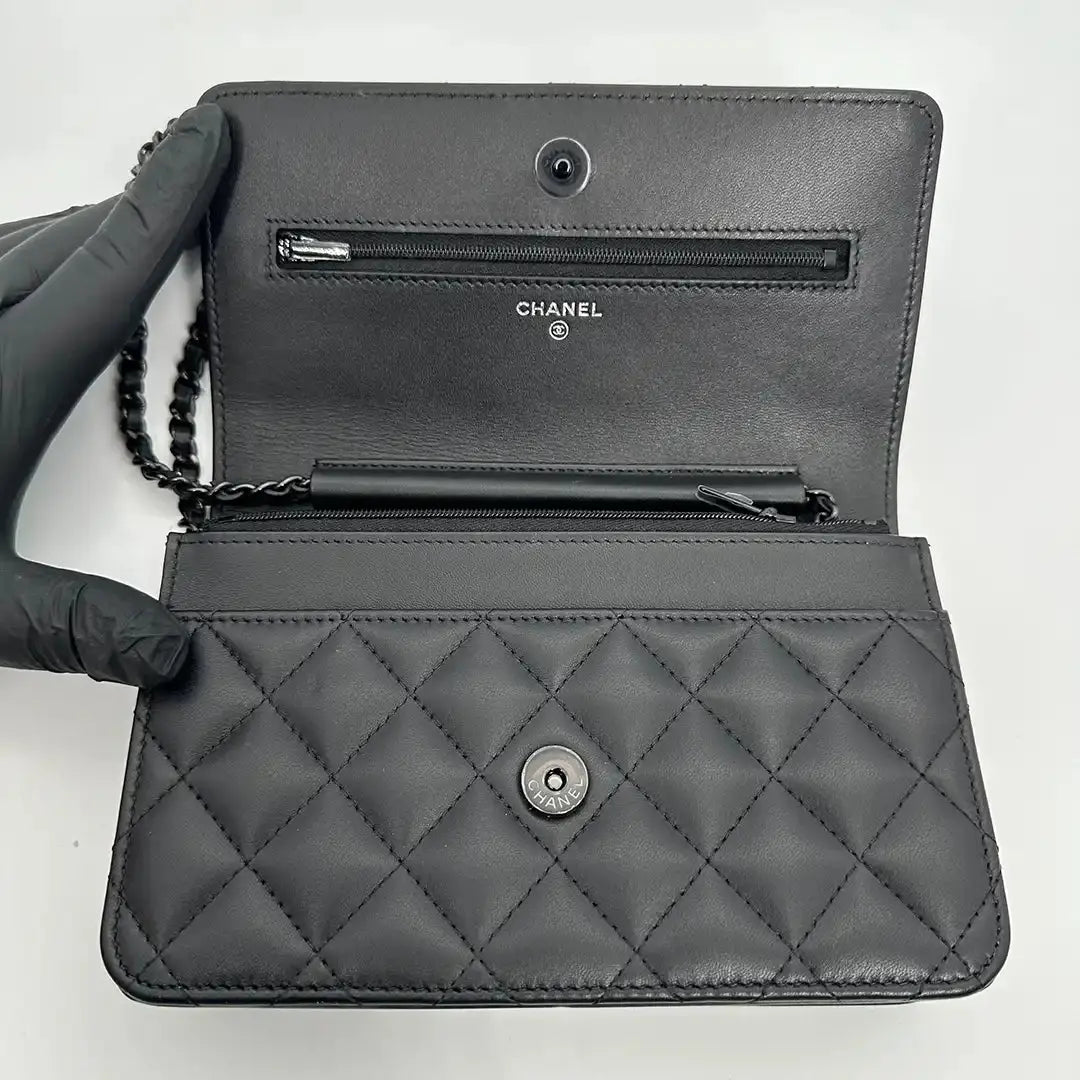 Chanel Wallet on Chain so black Edition Fullset Hardware verklebt / ungetragen Chanel