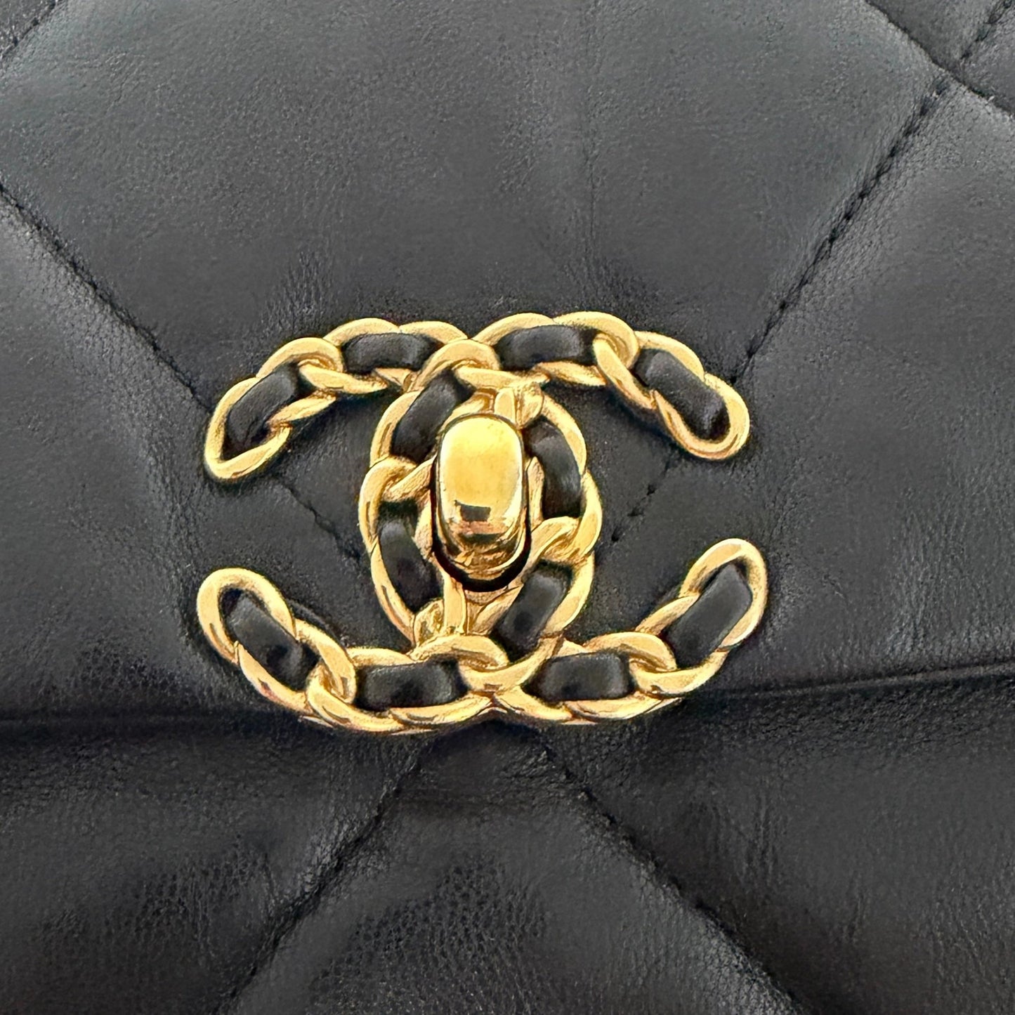 Chanel 19 Flap Bag Small Tasche Leder schwarz / sehr gut Chanel