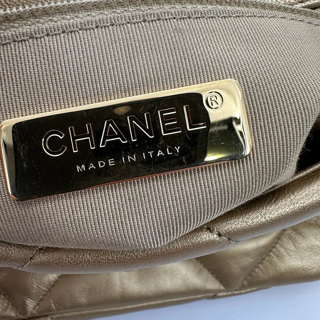 Chanel 19 Flap Bag Small Tasche Lammleder gold selten Fullset /  neuwertig