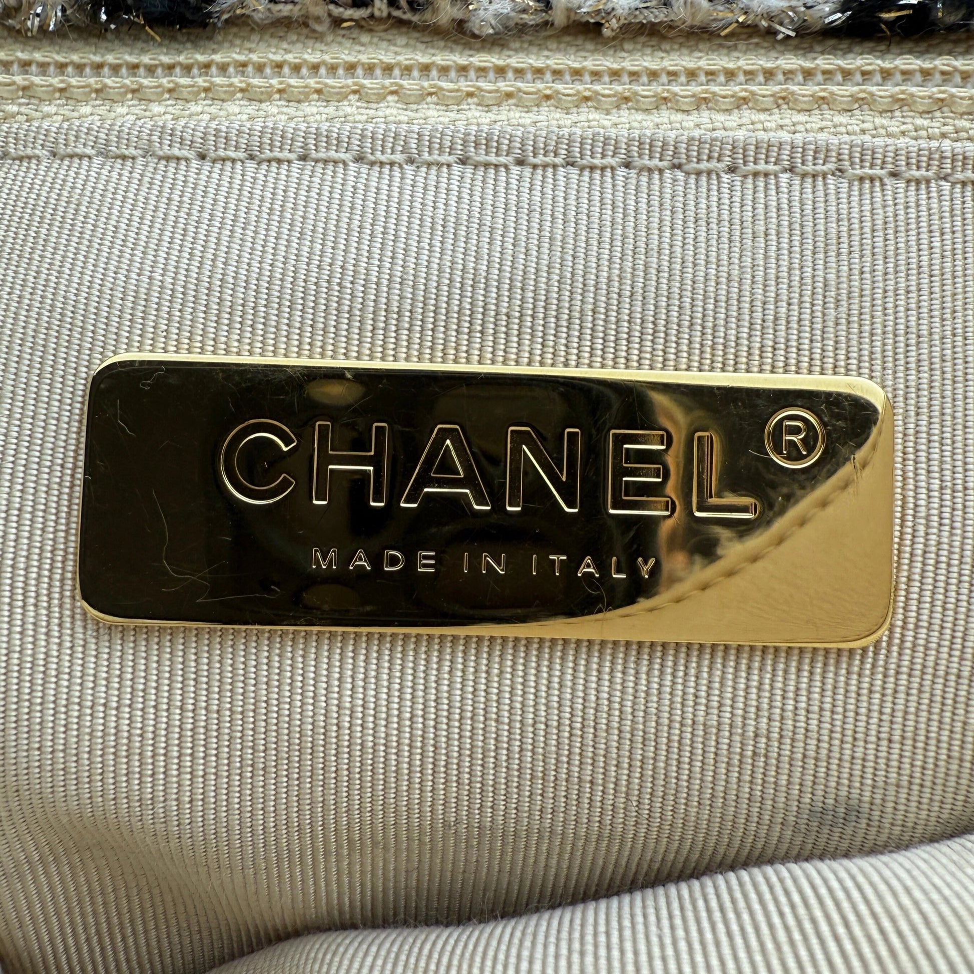 Chanel 19 Schulktertasche Tweed Hahnentritt Beige Schwarz Fullset / neuwertig Chanel