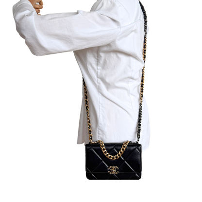 Chanel 19 Wallet on Chain glänzendes Lammleder Chip / sehr gut Echtheitscheck