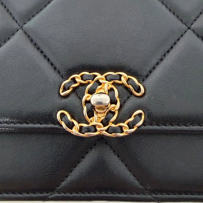 Chanel 19 Wallet on Chain glänzendes Lammleder Chip / sehr gut Echtheitscheck