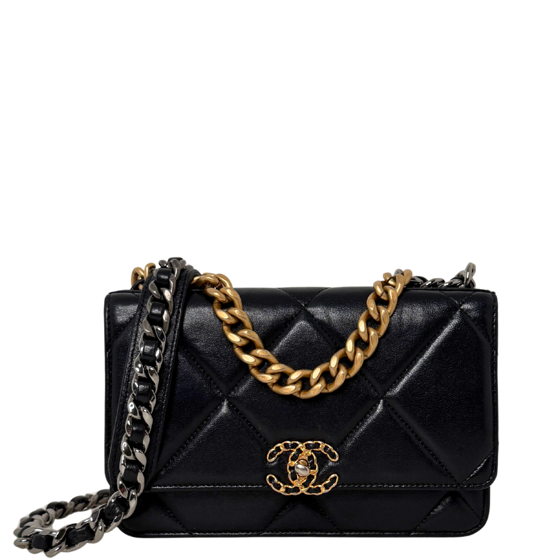 Chanel 19 Wallet on Chain glänzendes Lammleder Chip / sehr gut Echtheitscheck